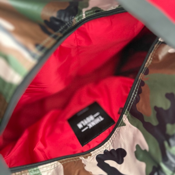 Think Royln Large Jetset Wingman Travel Bag Olive Green Camouflage NWT - Picture 11 of 11